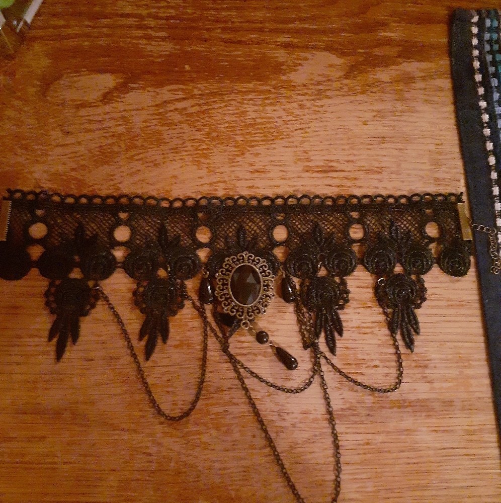 Black choker